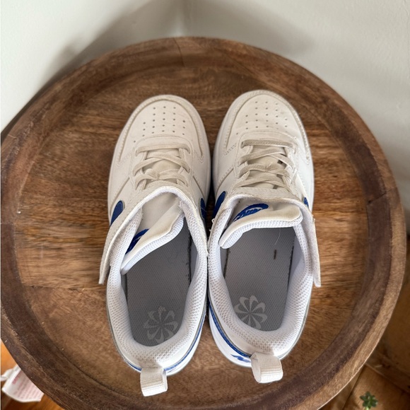 Nike White and Blue Kids' Sneakers - Picture 3 of 5